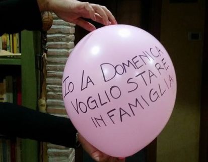 domenica-commercio-famiglia