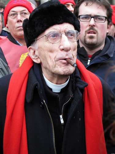 ©Lapresse 28-01-2010 Milano,Italia cronaca Corteo della FIOM Nella foto:Don Gallo