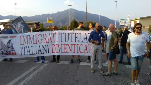 schio protesta profughi hotel eden 3 agosto 2016 10