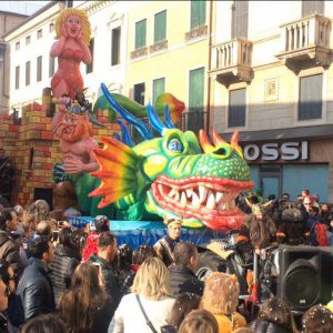 Thiene. Sfilata di carnevale. 10 i carri da Harry Potter a Masterchef. Foto  gallery - AltoVicentinOnline