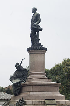 Monumento_ad_alessandro_rossi_fianco