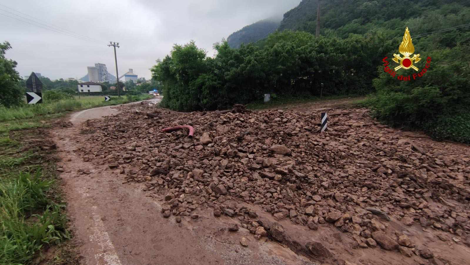 Bad climate.  The Alto Vicenza space was additionally hit by unhealthy climate: landslides and mudslides.  Trains suspended.  Photogallery