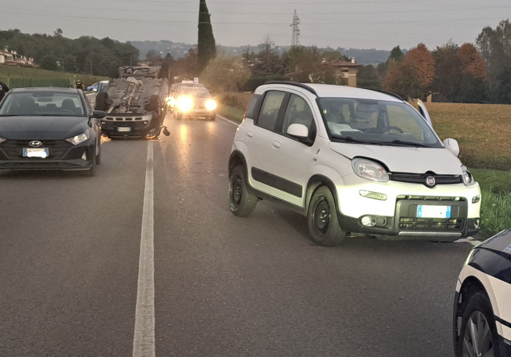 Zugliano. Scontro frontale e auto ribaltata, strada chiusa per ore ...
