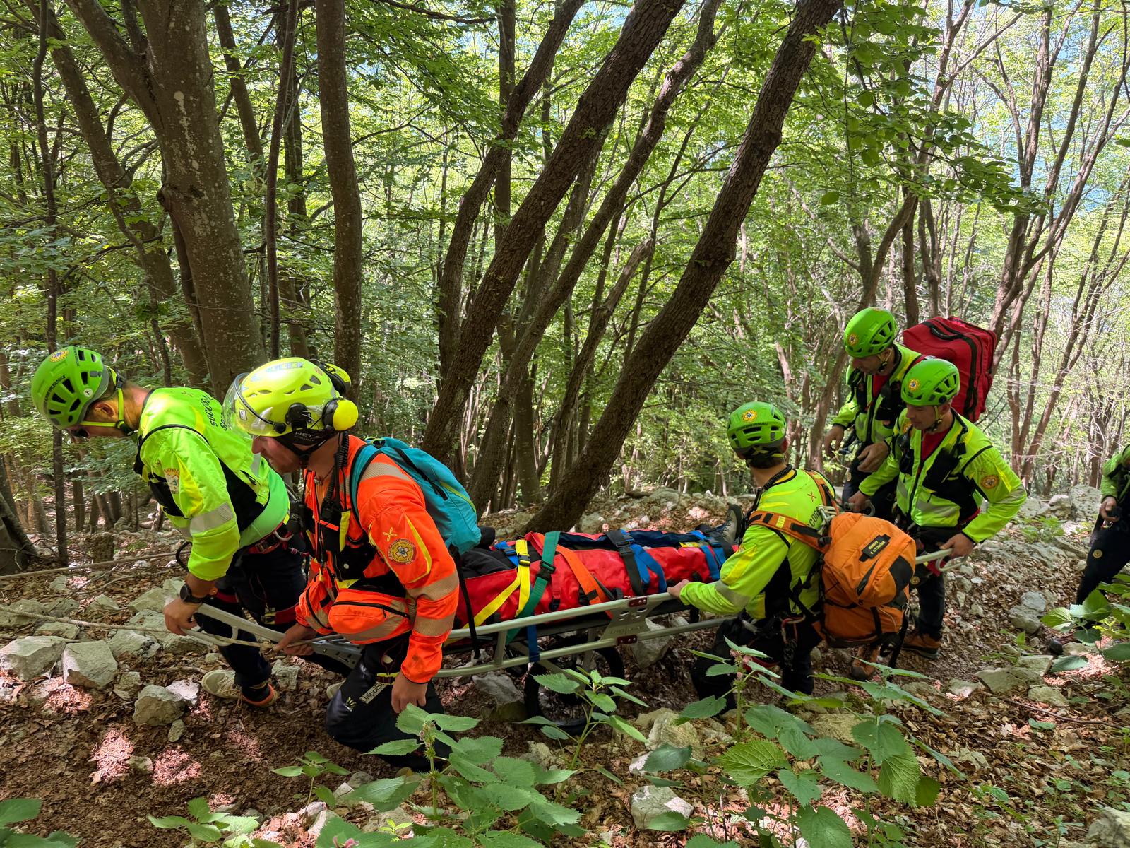 Escursionista si infortuna sul Monte Caviojo: intervento del Soccorso ...