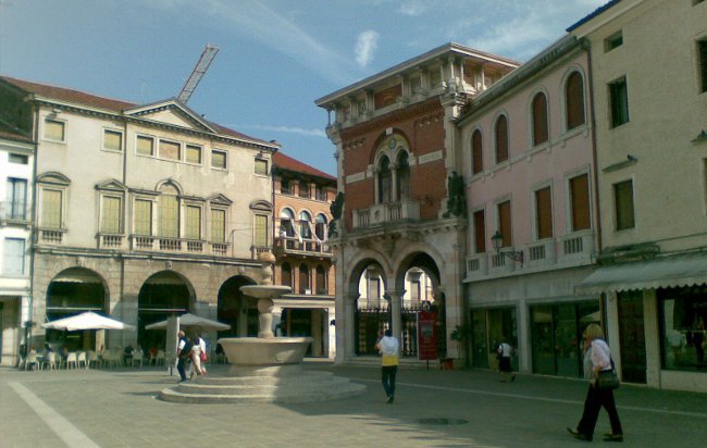 thiene-piazza-chilesotti-centro-storico-chiuso-traffico-referendum